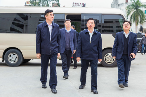 市委常委,常务副市长范中杰同志带队到我校调研省市
