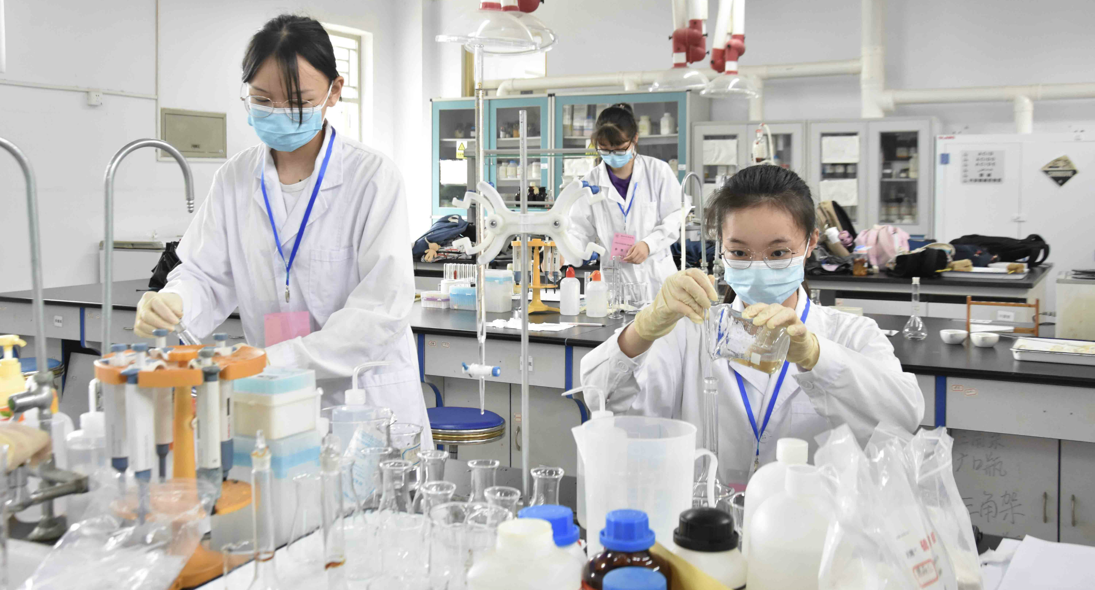生物学院现代生物技术开放实验室投入运营 助力师生提升专业技能