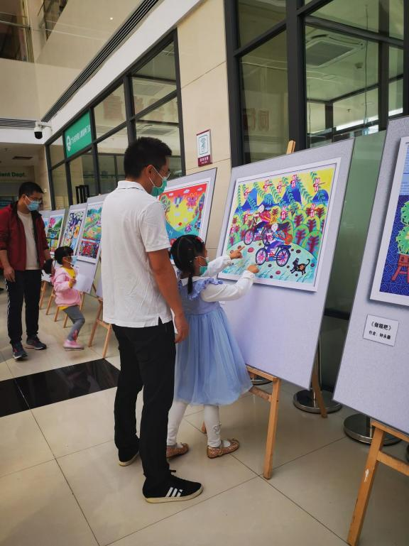 龙门农民画“美丽乡村”主题作品展走进惠州市第一妇幼保健院和东坡祠景区