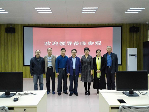 罗川山副校长到经济管理学院实践教学中心进行调研