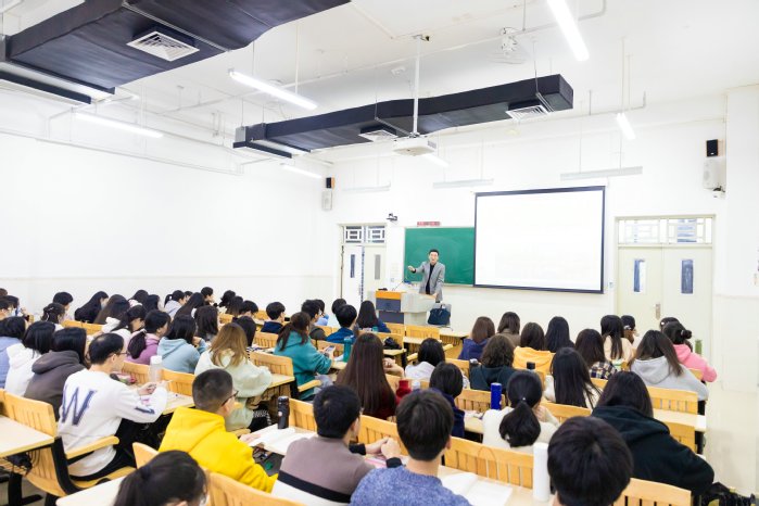 党委书记、校长彭永宏开讲2022年春季学期“思政第一课”