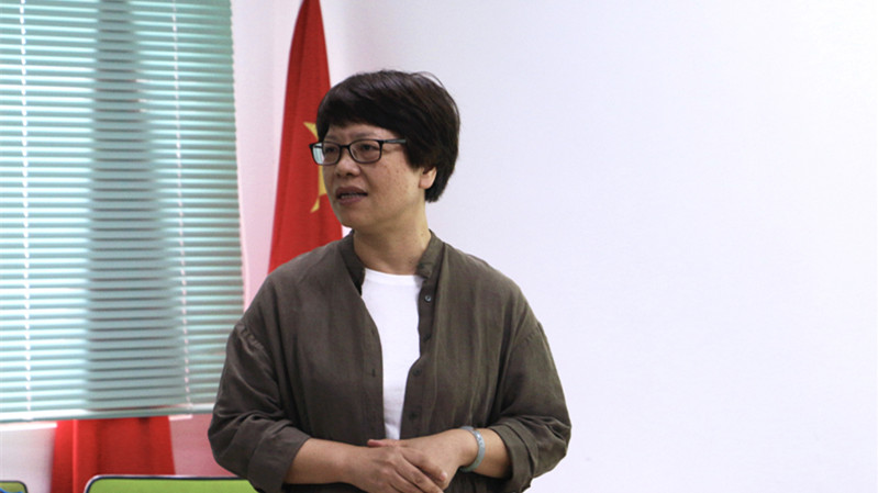 马克思主义学院党总支副书记杨倩老师授课