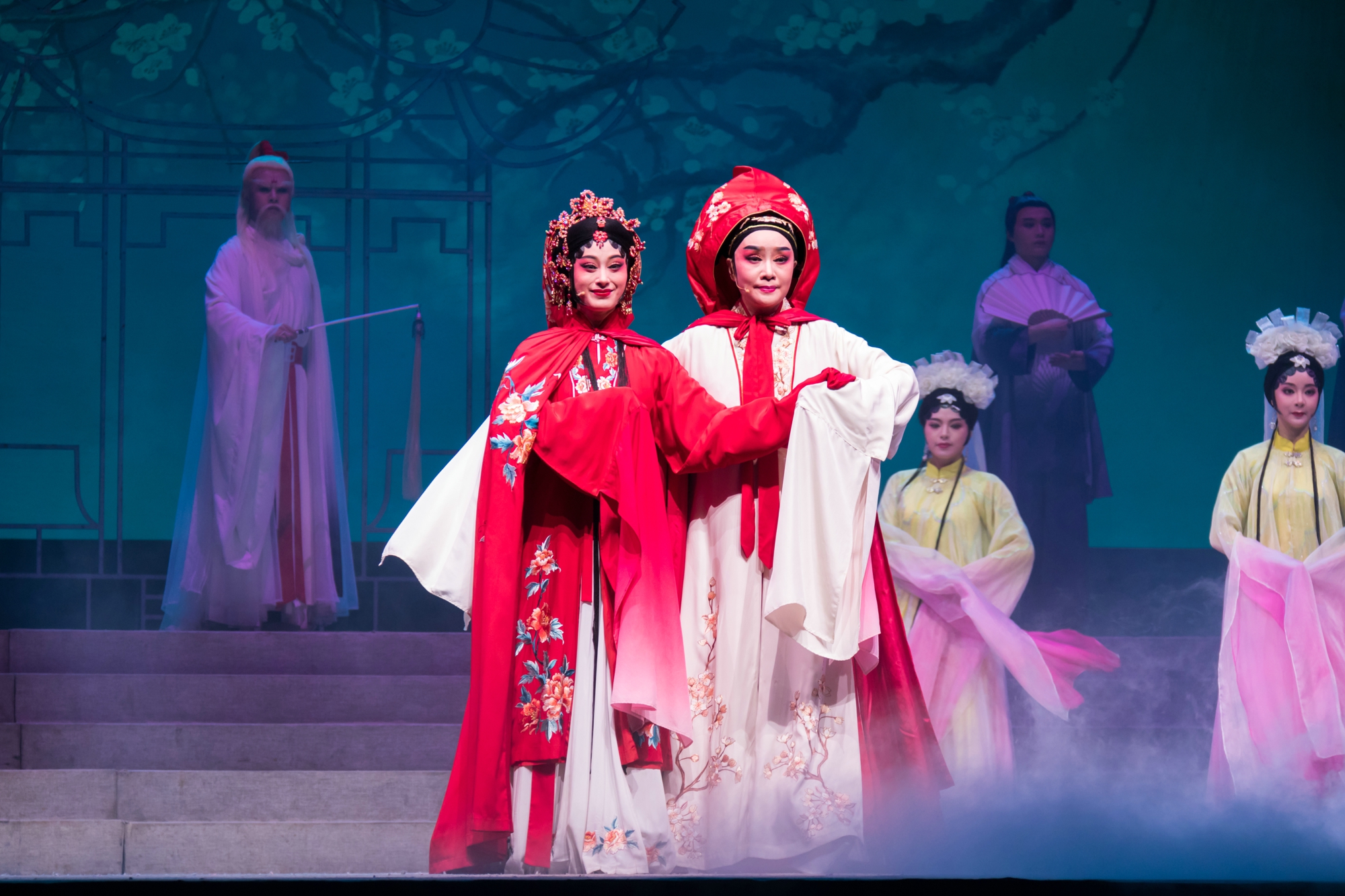 【2018年高雅艺术进校园】浙江越剧团《牡丹亭》在我校精彩上演