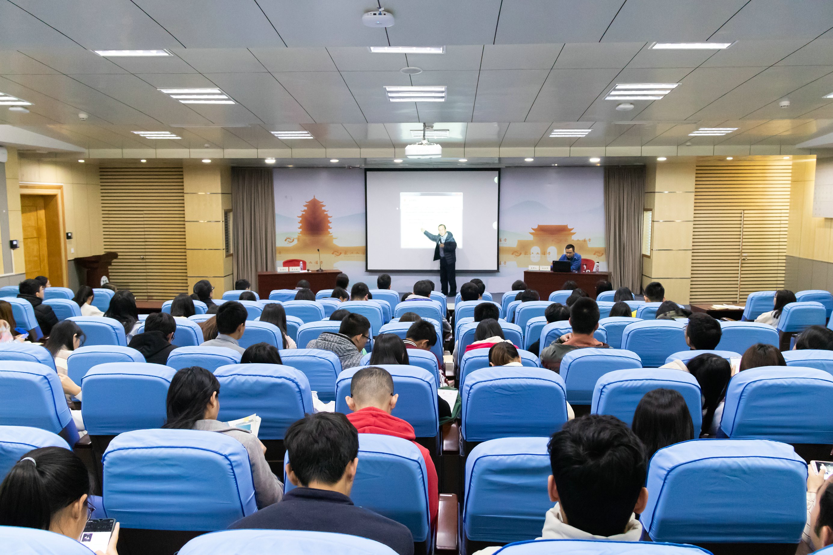 【东江大讲堂之213讲】我校举办"松材线虫多物种间互作的化学通讯机制